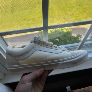 BRAND NEW VANS - CREAM SIZE 9.5